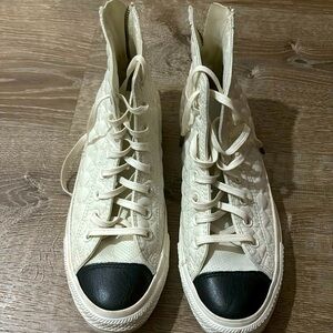 Size 8.5 Men Hightop Converse